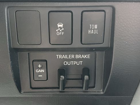 Used 2018 Toyota Tundra SR5 w/ TRD Off Road Package AWD/4WD image 23