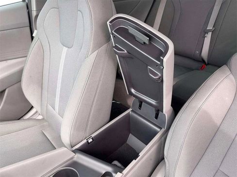 New 2026 Hyundai Elantra SE image 18