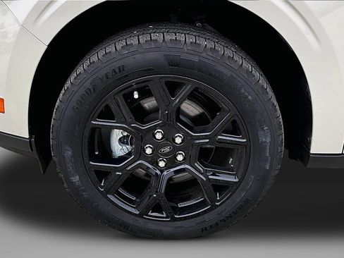 Used 2025 Ford Maverick Lariat w/ Black Appearance Package AWD/4WD image 9
