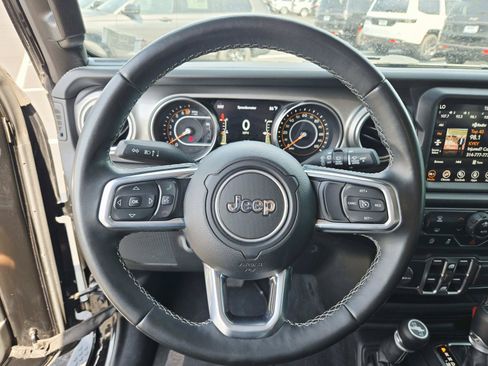 Used 2020 Jeep Wrangler Unlimited Sahara AWD/4WD image 24