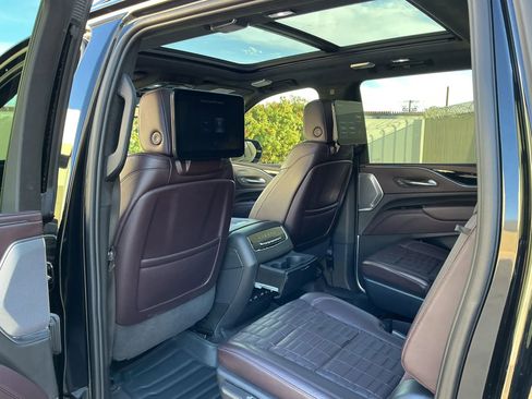 Used 2023 Cadillac Escalade ESV Sport Platinum AWD/4WD image 20