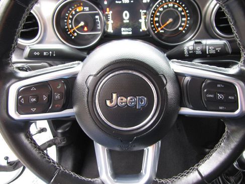Used 2021 Jeep Wrangler Unlimited Sahara image 40