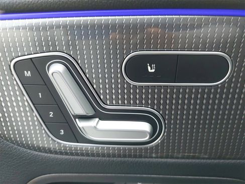 Used 2020 Mercedes-Benz GLB 250 4MATIC image 35