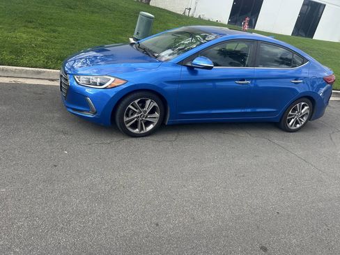 Used 2017 Hyundai Elantra Limited w/ Limited Tech Package 04 image 2