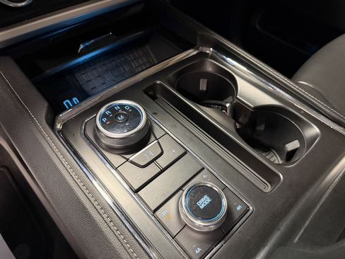 Used 2023 Ford Expedition Max XLT image 12