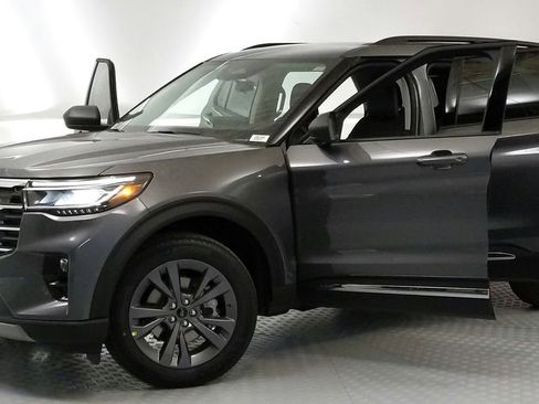 New 2025 Ford Explorer Active w/ Active Comfort Package image 12