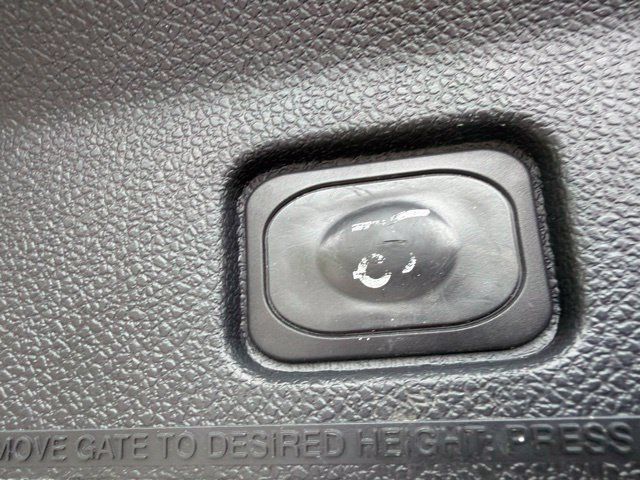Used 2018 Ford Explorer XLT w/ Equipment Group 202A FWD image 11