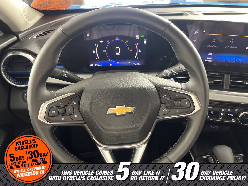 Used 2025 Chevrolet Trax LT w/ Sunroof Package FWD image 24