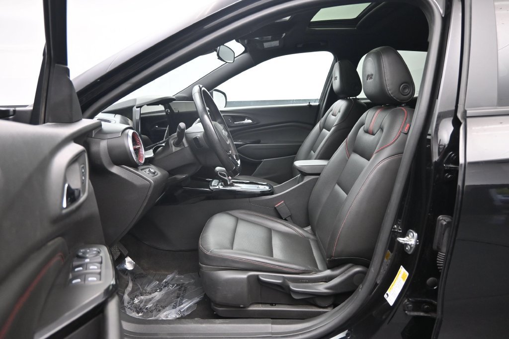 Used 2025 Chevrolet Trax RS w/ Sunroof Package FWD image 21