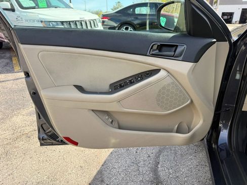 Used 2015 Kia Optima LX FWD image 9