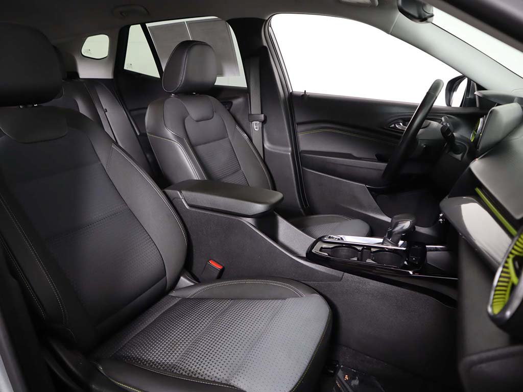 Used 2024 Chevrolet Trax LT w/ LT Convenience Package FWD image 27