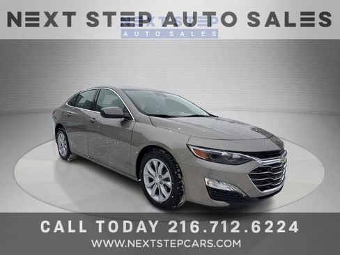 Used 2025 Chevrolet Malibu LT image 1