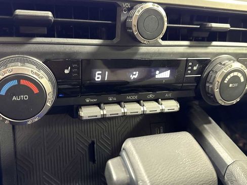 Used 2024 Toyota Tacoma TRD Off-Road image 21