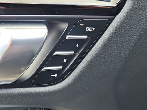 Certified 2025 Porsche Macan Turbo image 13