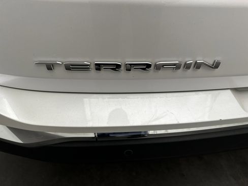 Used 2022 GMC Terrain SLT w/ Infotainment Package II AWD/4WD image 11