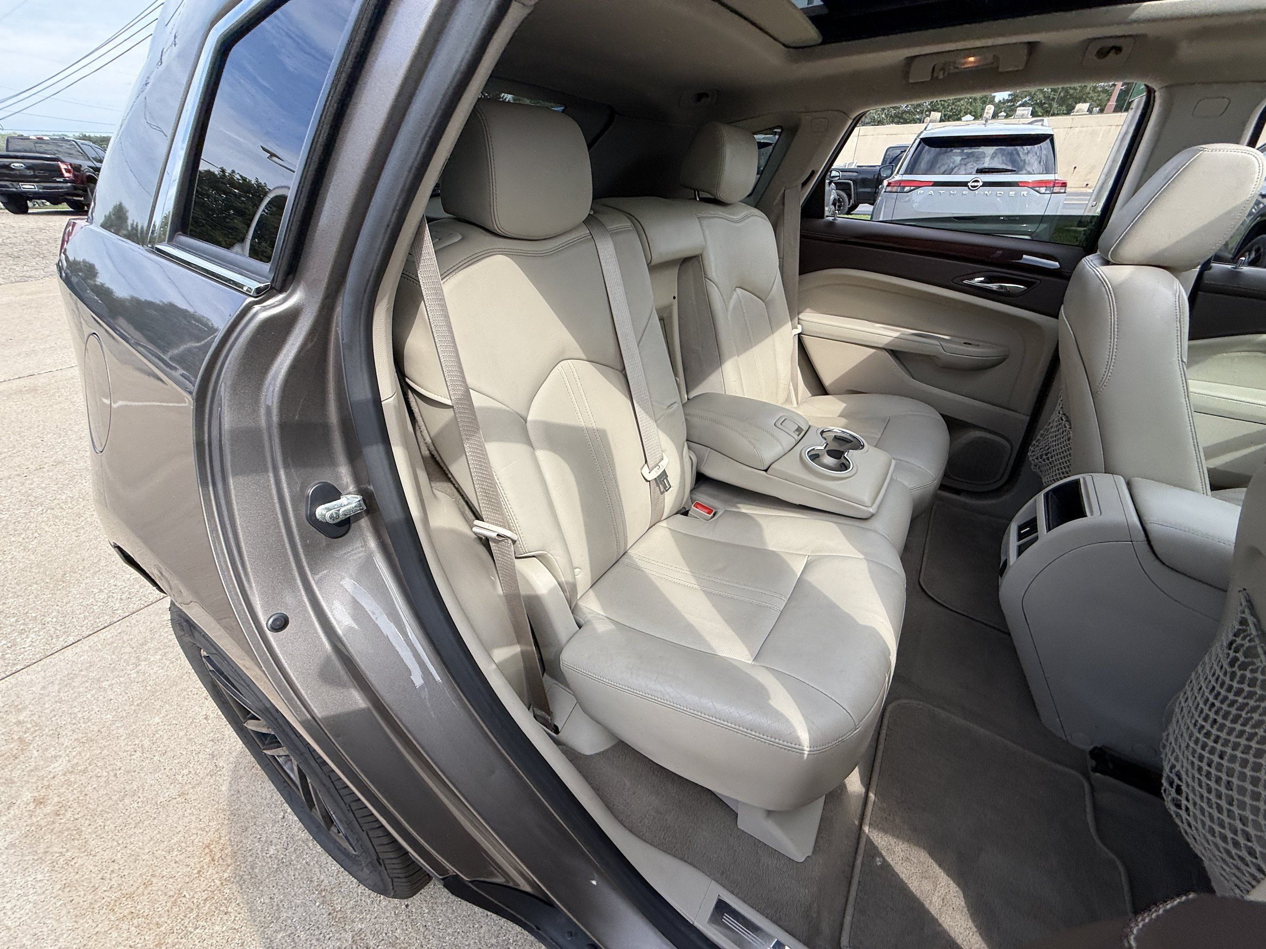 Used 2011 Cadillac SRX Luxury FWD image 23
