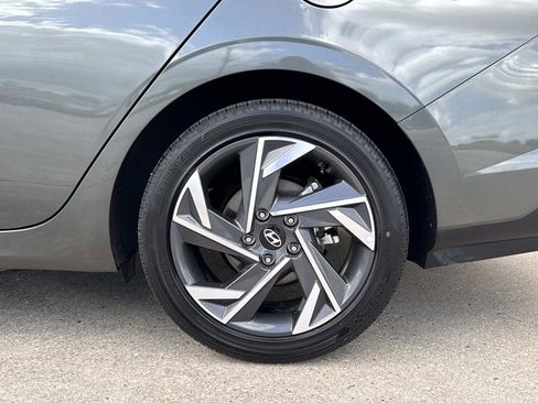 Used 2025 Hyundai Elantra SEL image 8