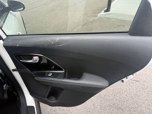 Used 2019 Kia Niro S Touring FWD image 15