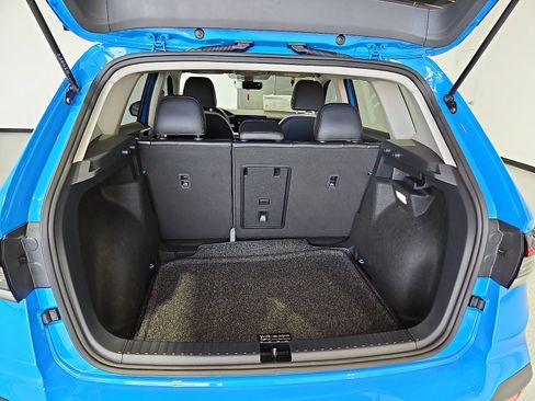 New 2026 Volkswagen Taos SE FWD image 12