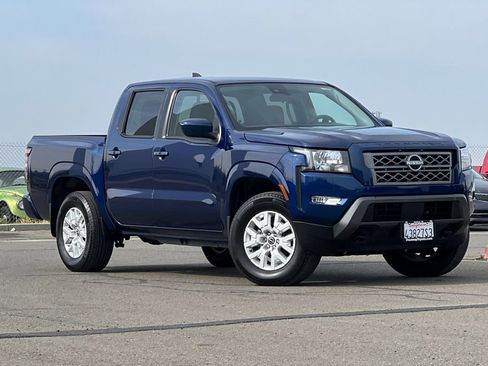 Used 2023 Nissan Frontier SV w/ SV Convenience Package image 2