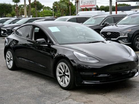 Used 2022 Tesla Model 3 Standard Range image 1
