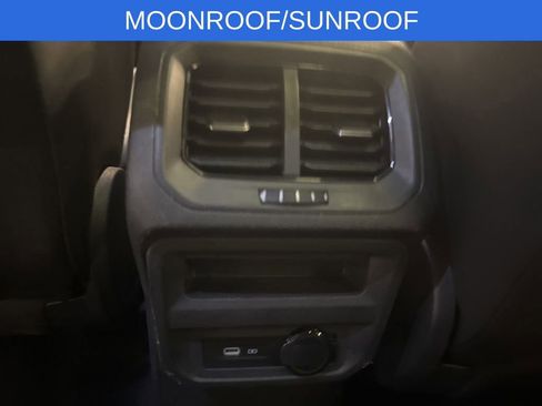 Used 2023 Volkswagen Tiguan SE R-Line image 18