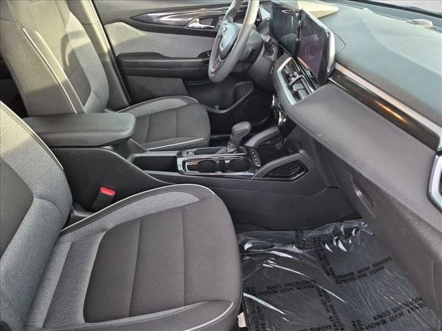 Used 2025 Chevrolet TrailBlazer LT AWD/4WD image 19