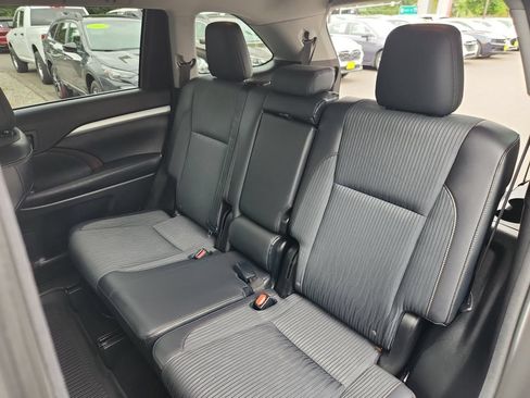 Used 2015 Toyota Highlander LE FWD image 22