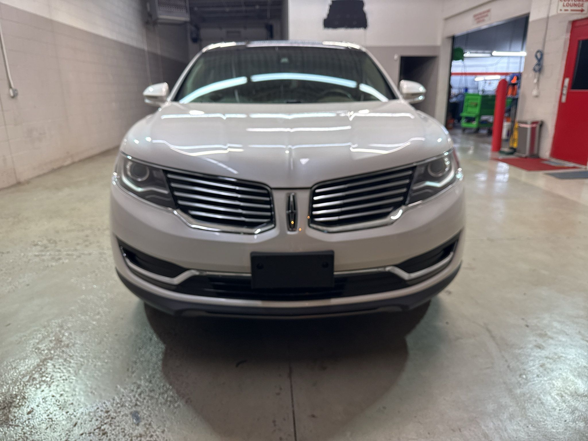 Used 2017 Lincoln MKX Reserve w/ Lincoln MKX Climate Package AWD/4WD image 2