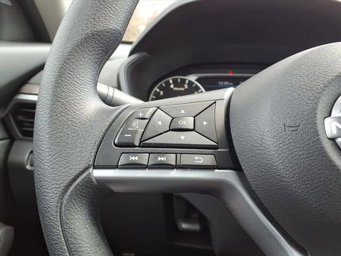 Used 2025 Nissan Altima 2.5 SV image 19