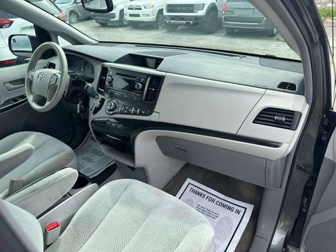Used 2014 Toyota Sienna LE FWD image 13