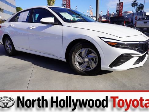 Used 2025 Hyundai Elantra SE image 1