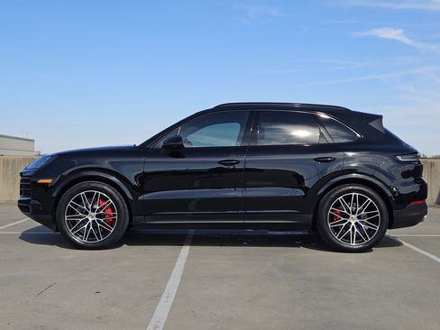 Certified 2024 Porsche Cayenne S image 2
