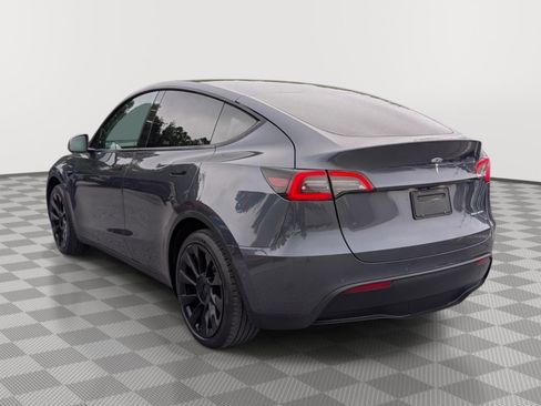 Used 2022 Tesla Model Y Long Range AWD/4WD image 3