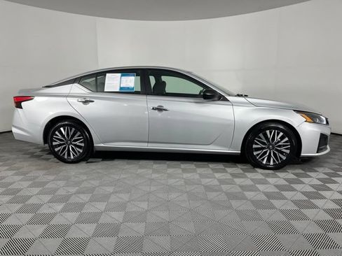 Used 2024 Nissan Altima 2.5 SV FWD image 13