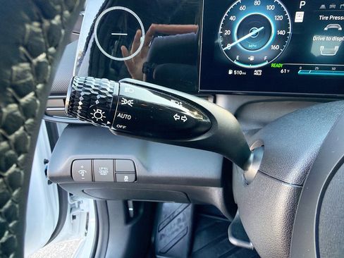 Used 2025 Hyundai Elantra SEL image 33