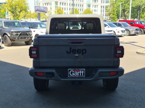 Used 2022 Jeep Gladiator Overland AWD/4WD image 4