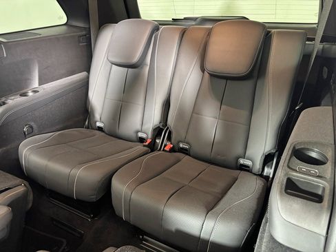 Certified 2025 Mercedes-Benz GLS 450 4MATIC image 31