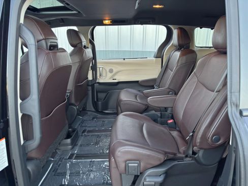 Used 2024 Toyota Sienna Platinum image 46