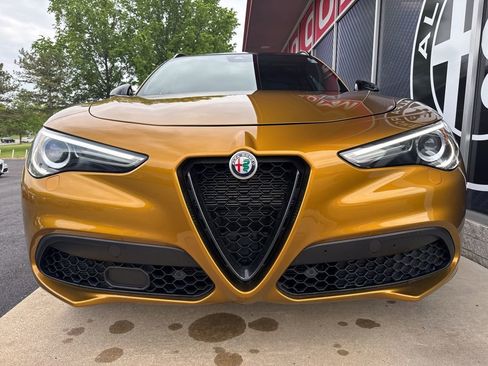 Used 2023 Alfa Romeo Stelvio Veloce AWD/4WD image 8