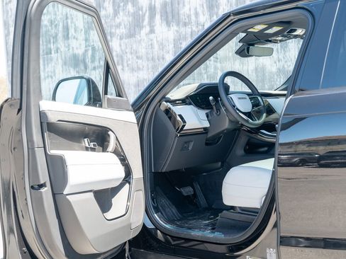 New 2026 Land Rover Range Rover Sport SE AWD/4WD image 10