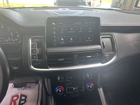 Used 2023 GMC Yukon SLT w/ SLT Premium Package image 12