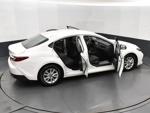 Used 2025 Toyota Camry LE image 6