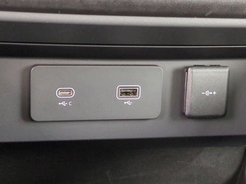 Used 2023 Land Rover Defender 110 X-Dynamic SE image 33