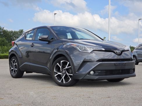 Used 2018 Toyota C-HR XLE FWD image 2