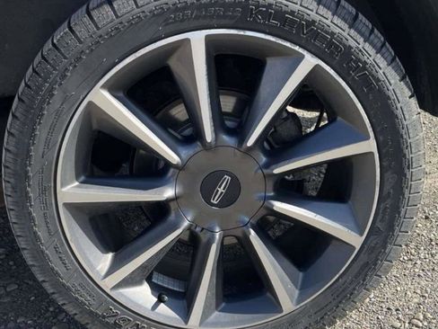 Used 2017 Lincoln Navigator Reserve image 3