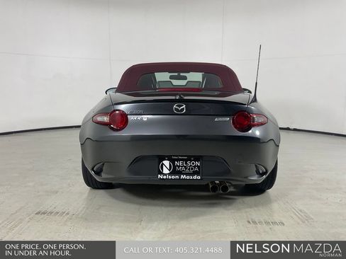 Used 2018 MAZDA MX-5 Miata Club RWD image 9