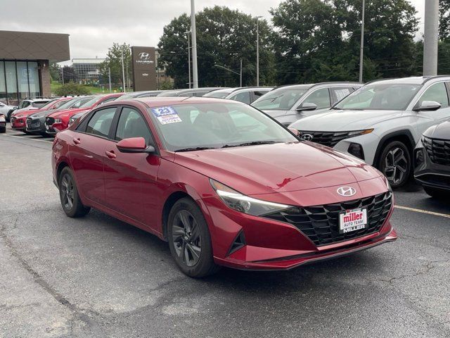 Used 2023 Hyundai Elantra SEL FWD image 2