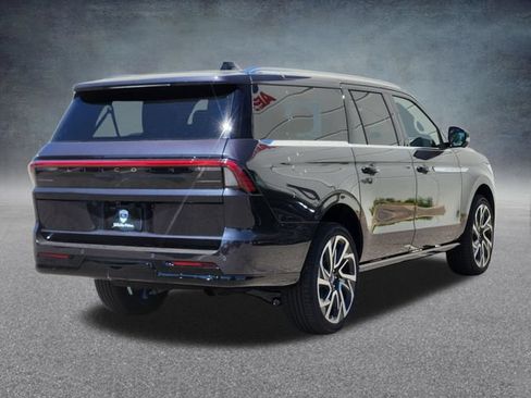 New 2026 Lincoln Navigator L Reserve AWD/4WD image 7