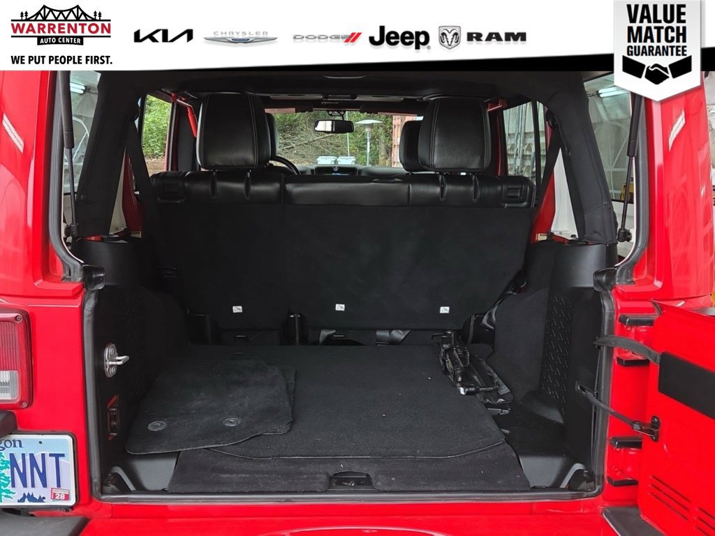 Used 2018 Jeep Wrangler Unlimited Sahara w/ Connectivity Group AWD/4WD image 10